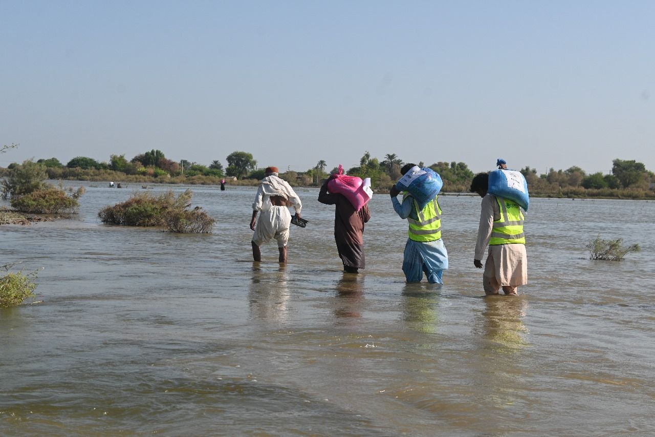 CDRS teams working in a flood-affected community