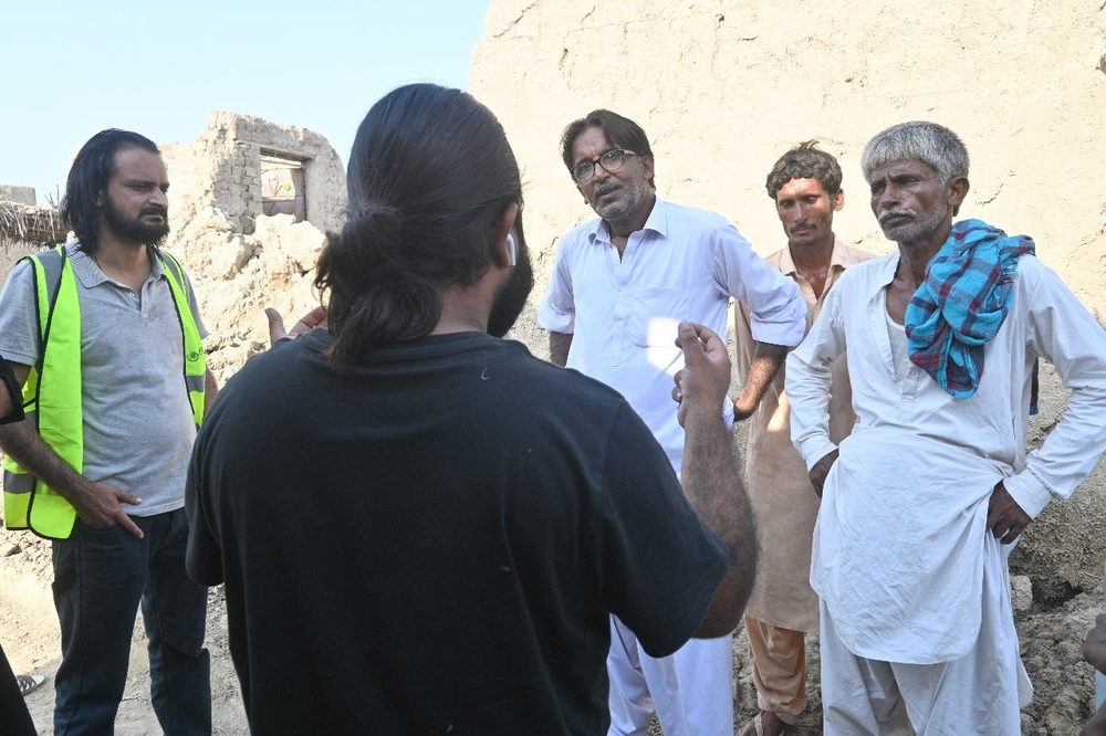 The CDRS team talking with villagers in the flood zone